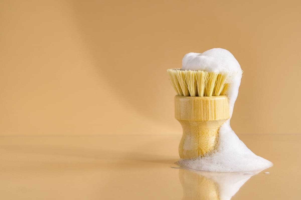 Cleaning brushes and soap bubbles