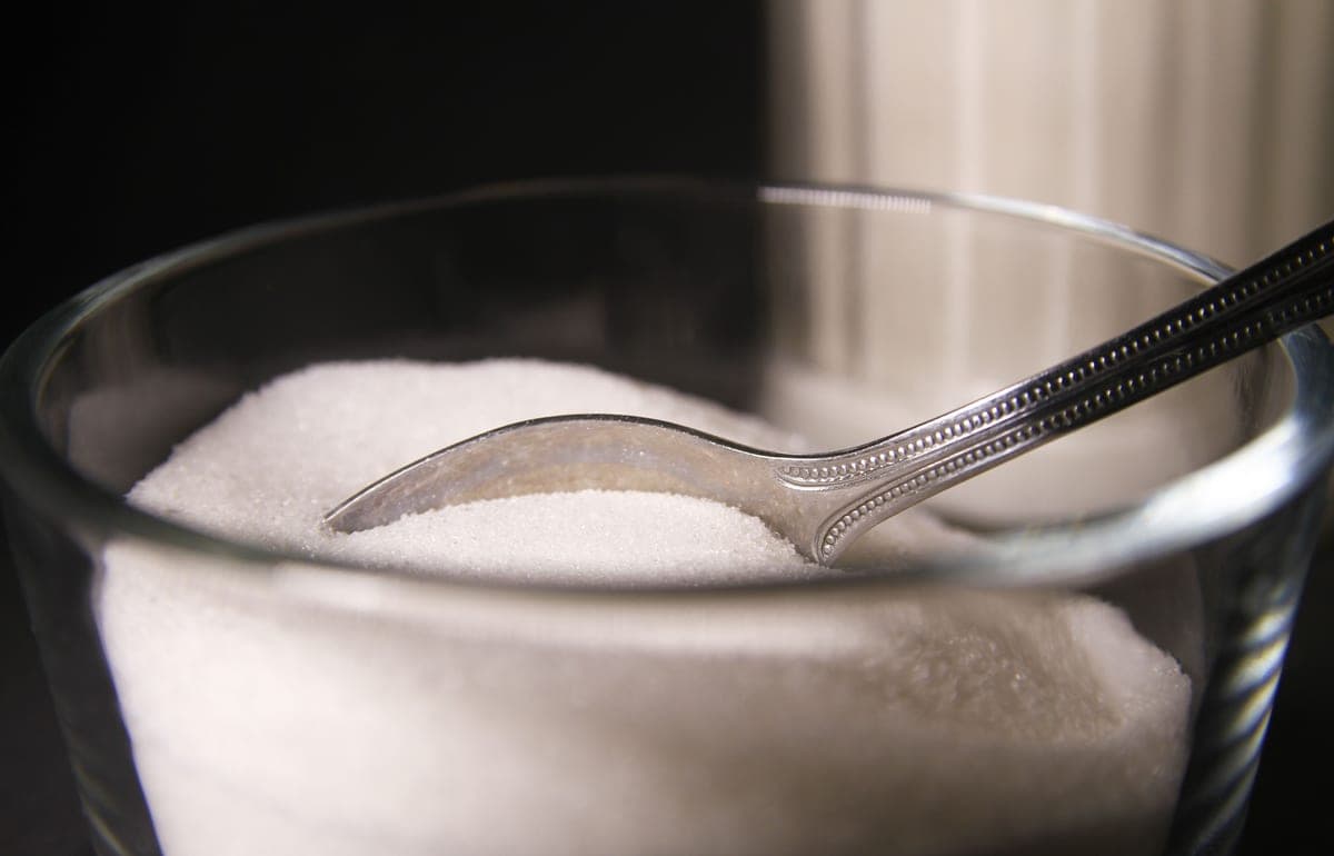 White sugar in a glass bowl